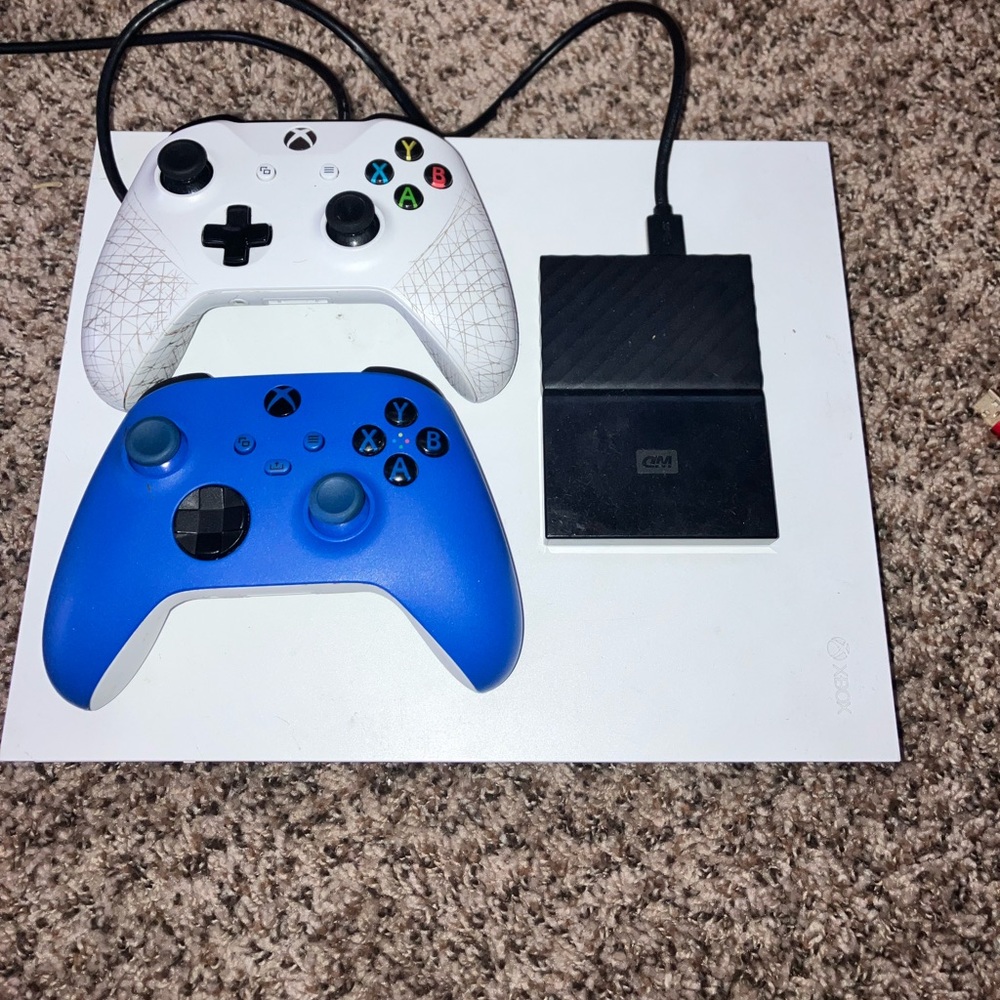 Xbox One X 1TB White Console